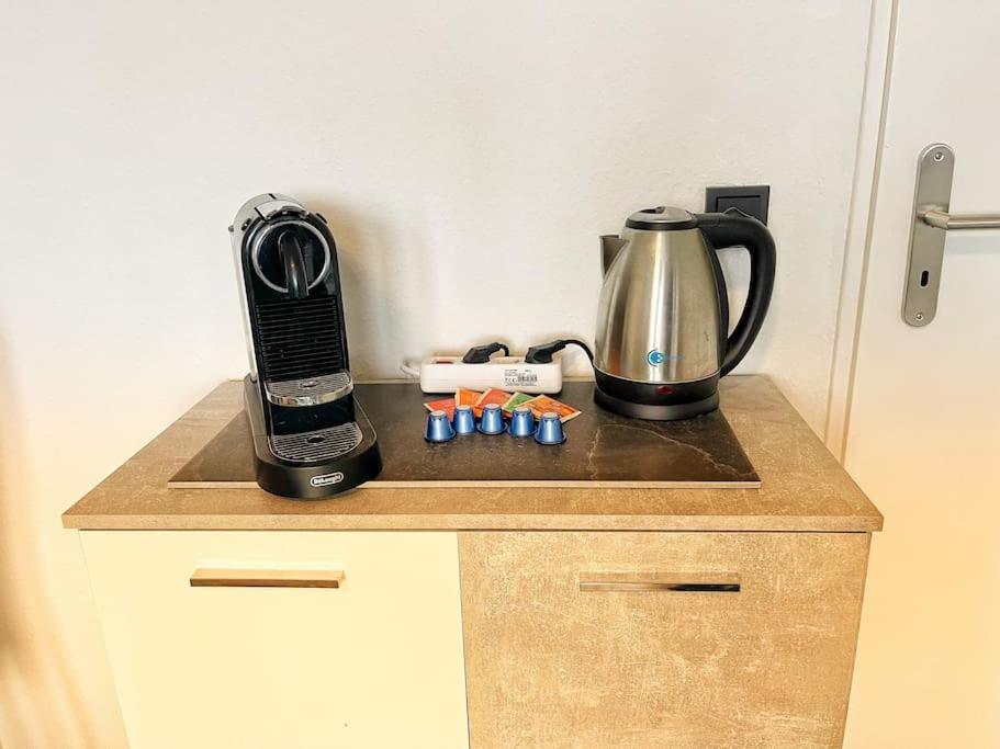 Apartment Naehe Flughafen Dus Düsseldorf Buitenkant foto